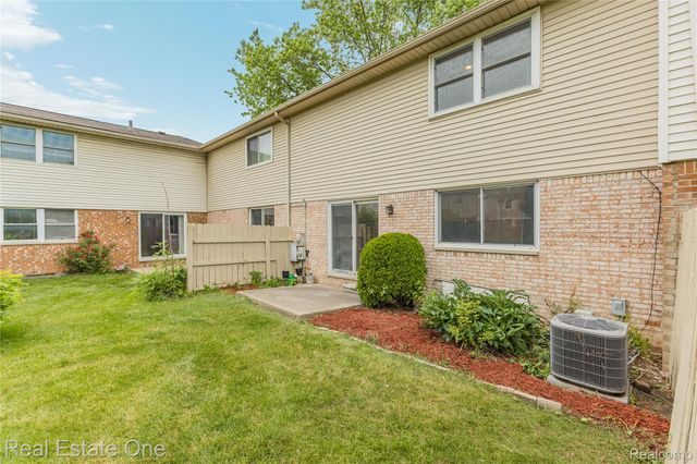 959 Kirts Boulevard, Troy, MI 48084