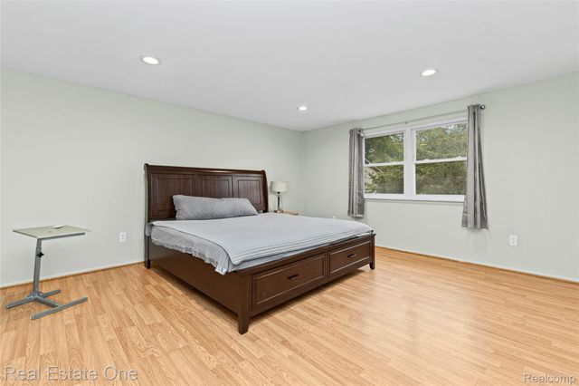959 Kirts Boulevard, Troy, MI 48084