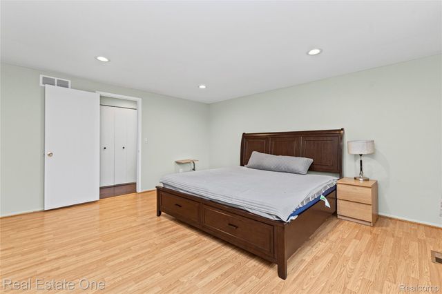 959 Kirts Boulevard, Troy, MI 48084