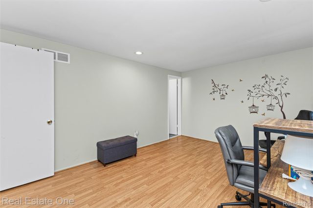 959 Kirts Boulevard, Troy, MI 48084