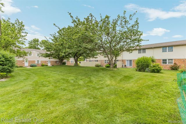 959 Kirts Boulevard, Troy, MI 48084