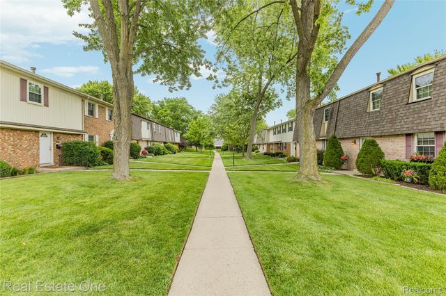 959 Kirts Boulevard, Troy, MI 48084