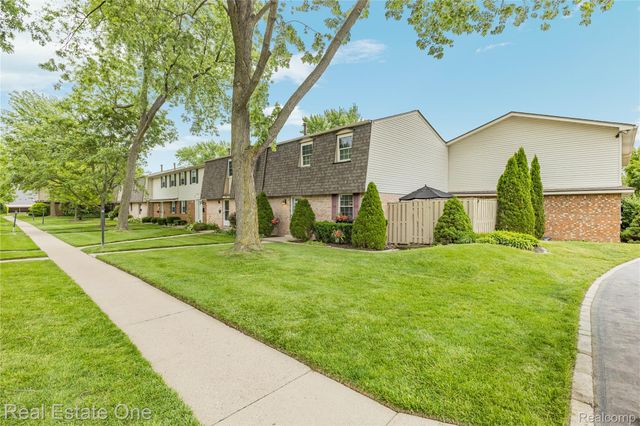 959 Kirts Boulevard, Troy, MI 48084