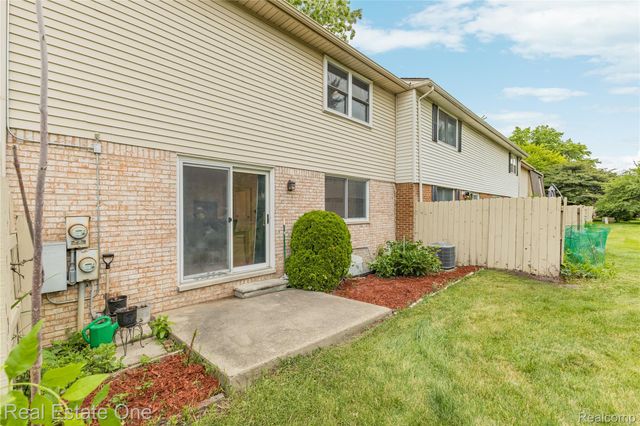 959 Kirts Boulevard, Troy, MI 48084