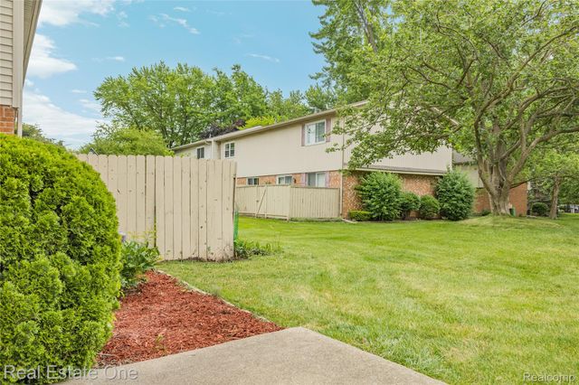 959 Kirts Boulevard, Troy, MI 48084