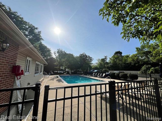 959 Kirts Boulevard, Troy, MI 48084