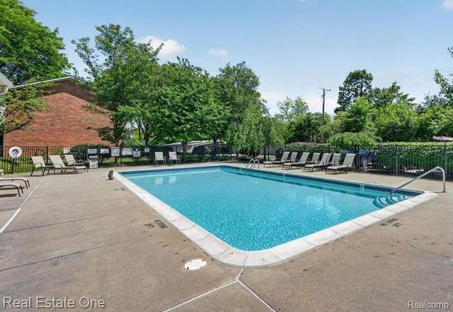959 Kirts Boulevard, Troy, MI 48084