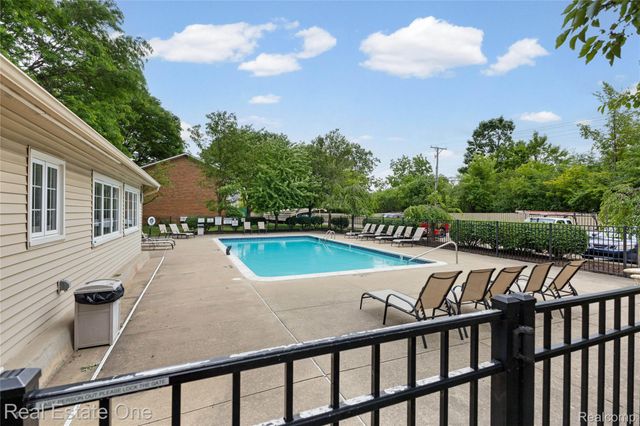 959 Kirts Boulevard, Troy, MI 48084