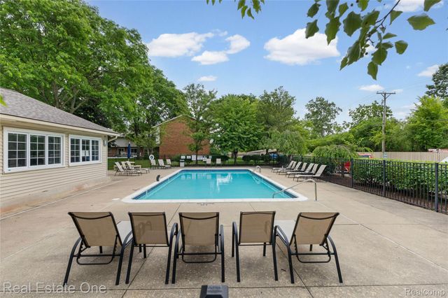 959 Kirts Boulevard, Troy, MI 48084