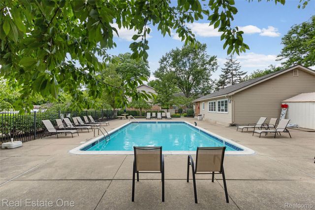 959 Kirts Boulevard, Troy, MI 48084