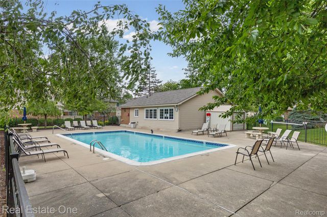 959 Kirts Boulevard, Troy, MI 48084