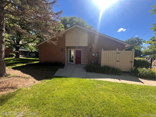 959 Kirts Boulevard, Troy, MI 48084