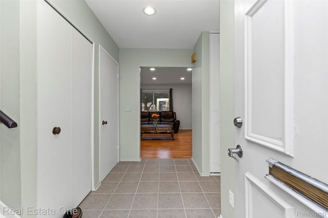 959 Kirts Boulevard, Troy, MI 48084