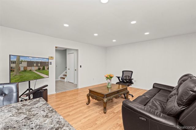 959 Kirts Boulevard, Troy, MI 48084
