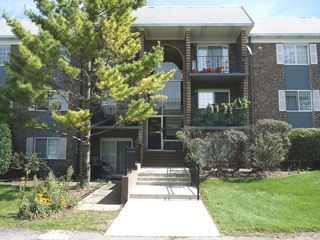 1503 N WINDSOR Drive 302, Arlington Heights, IL 60004