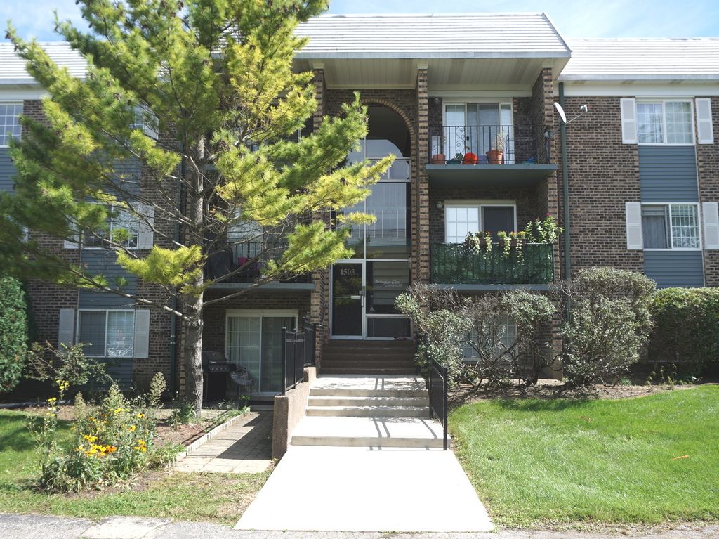 1503 N WINDSOR Drive 302, Arlington Heights, IL 60004