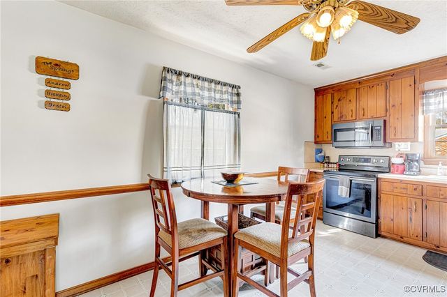 404 Evanrude Ln, Sandston, VA 23150