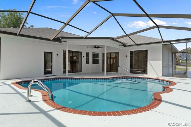 199 N Crystal Meadow Path, Crystal River, FL 34429