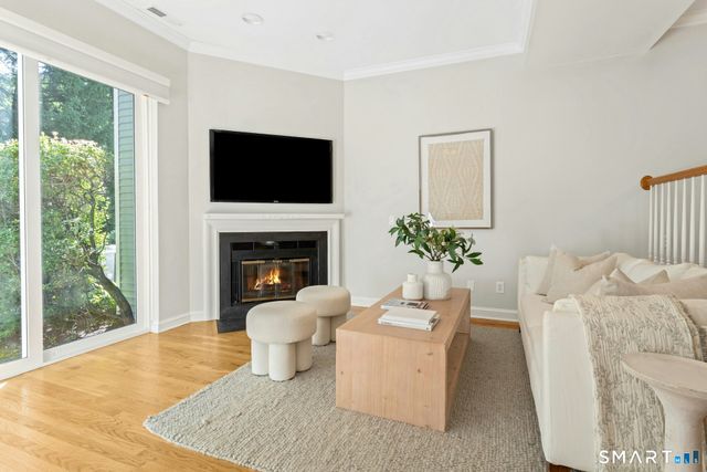 8 Glen Ridge 8, Wilton, CT 06897