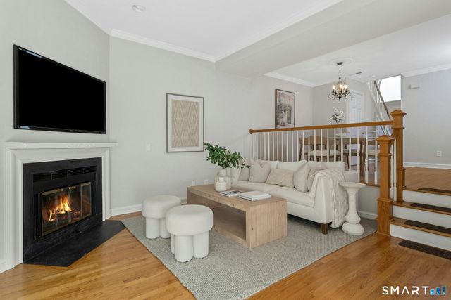 8 Glen Ridge 8, Wilton, CT 06897