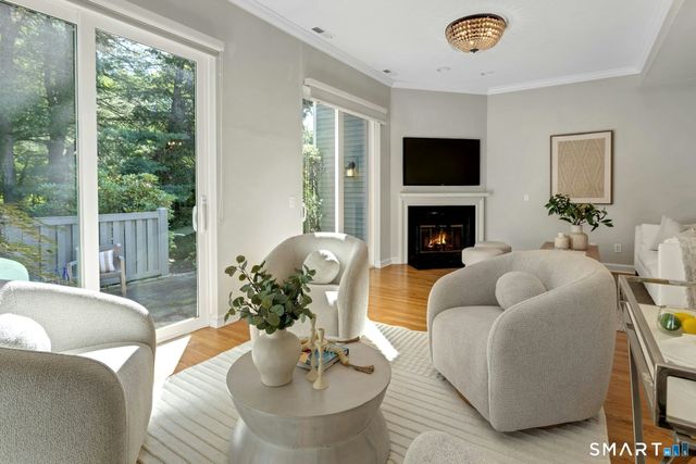 8 Glen Ridge 8, Wilton, CT 06897