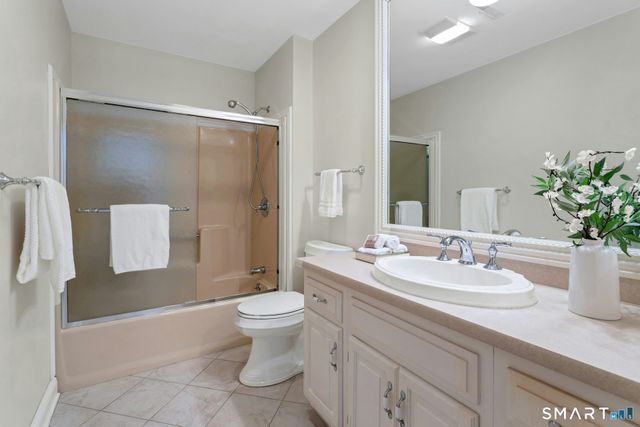 8 Glen Ridge 8, Wilton, CT 06897