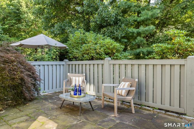 8 Glen Ridge 8, Wilton, CT 06897