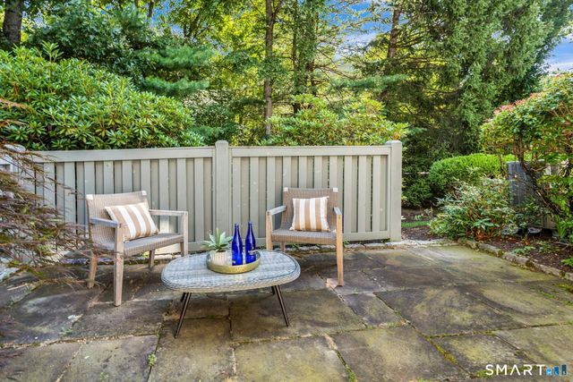 8 Glen Ridge 8, Wilton, CT 06897