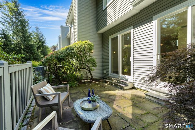 8 Glen Ridge 8, Wilton, CT 06897