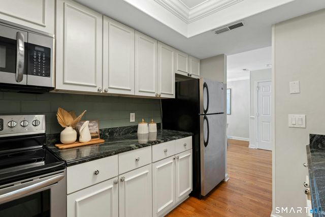8 Glen Ridge 8, Wilton, CT 06897