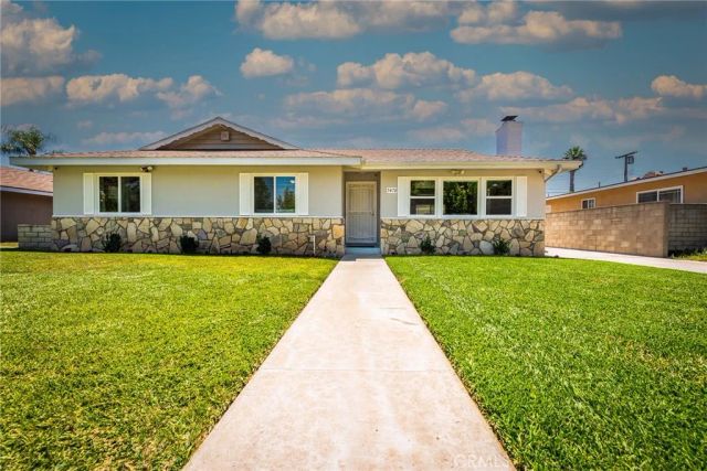 5470 Greenbrier Dr, Riverside, CA 92504