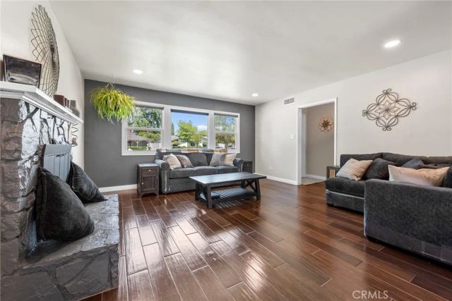 5470 Greenbrier Dr, Riverside, CA 92504