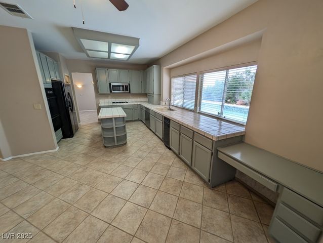 2704 Ontario Drive, Las Vegas, NV 89128