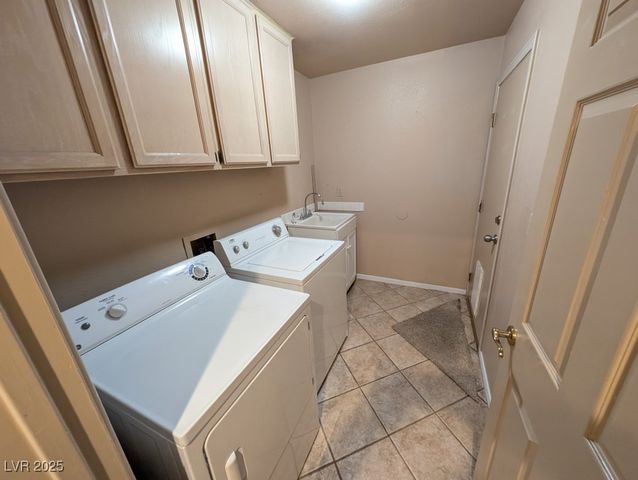 2704 Ontario Drive, Las Vegas, NV 89128