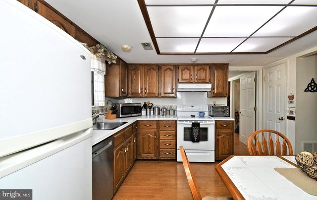 633 KESTON DR, Fairless Hills, PA 19030