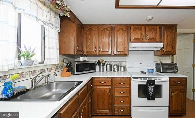 633 KESTON DR, Fairless Hills, PA 19030