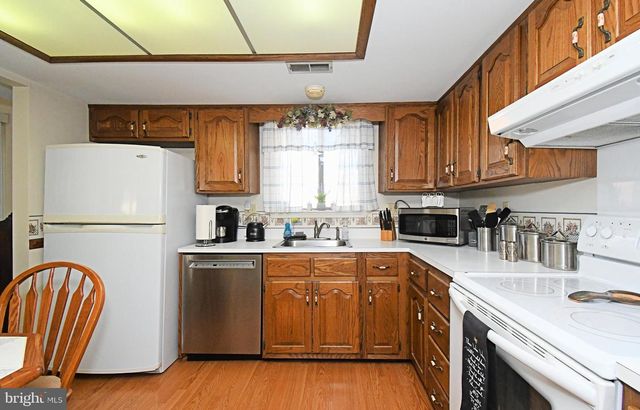 633 KESTON DR, Fairless Hills, PA 19030