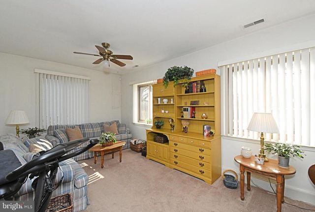 633 KESTON DR, Fairless Hills, PA 19030