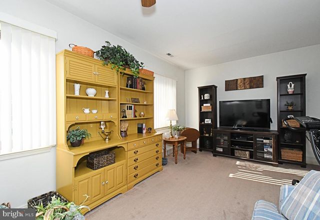 633 KESTON DR, Fairless Hills, PA 19030