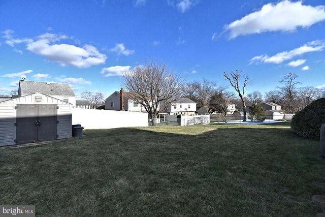 633 KESTON DR, Fairless Hills, PA 19030