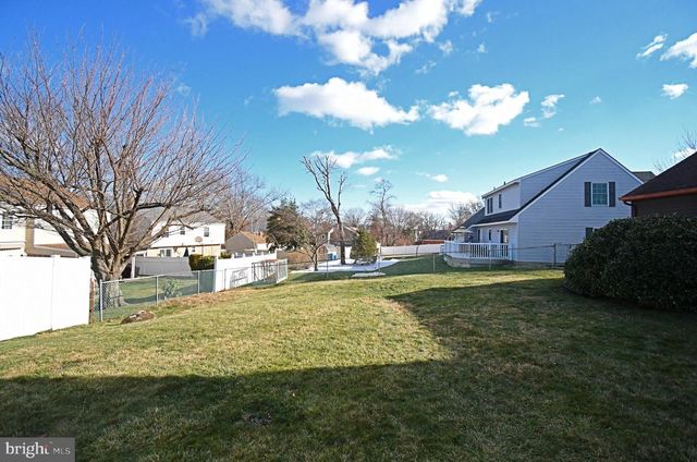633 KESTON DR, Fairless Hills, PA 19030