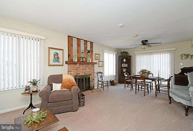 633 KESTON DR, Fairless Hills, PA 19030