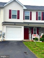 88 FUZZY TAIL DRIVE, Ranson, WV 25438