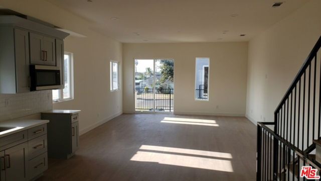 2406 S Dunsmuir Avenue, Los Angeles, CA 90016