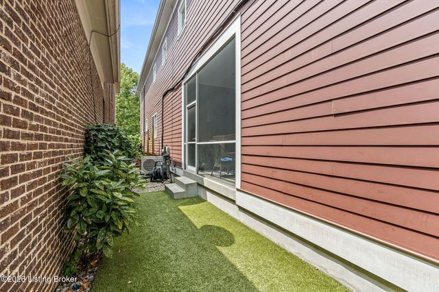 10803 Jimson St, Prospect, KY 40059