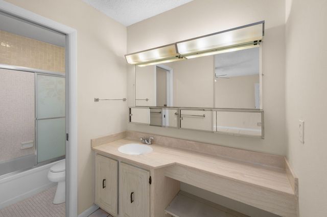 911 Savannas Point Drive Apt B, Fort Pierce, FL 34982