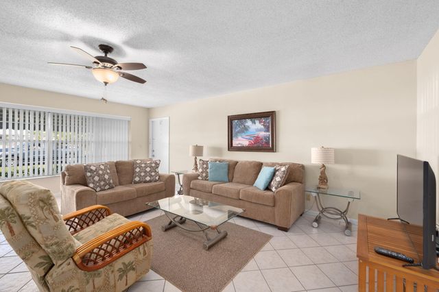 911 Savannas Point Drive Apt B, Fort Pierce, FL 34982