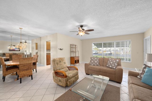 911 Savannas Point Drive Apt B, Fort Pierce, FL 34982