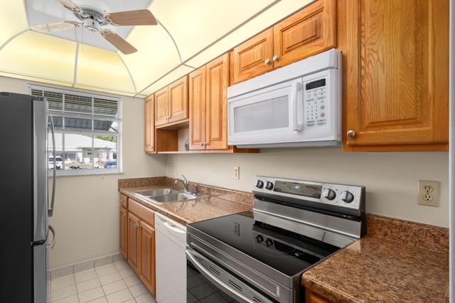 911 Savannas Point Drive Apt B, Fort Pierce, FL 34982