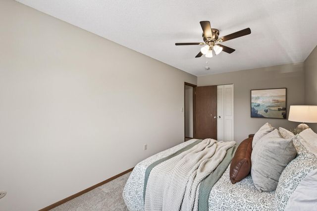 3153 Old Highway 8 304, Roseville, MN 55418